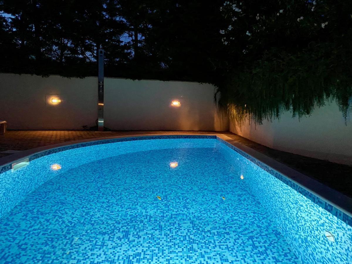 Private Pool And Mediterranean Garden Apt Mia Šilo Exterior foto