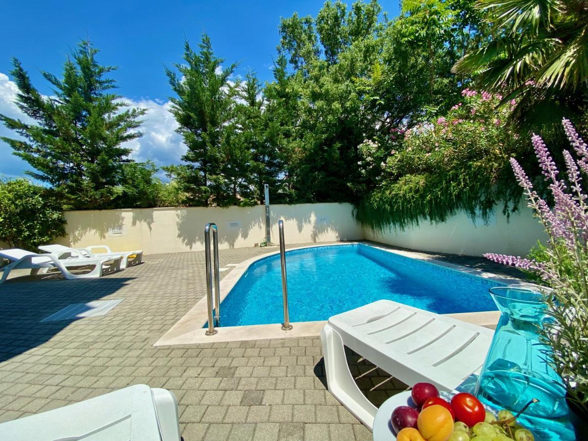 Private Pool And Mediterranean Garden Apt Mia Šilo Exterior foto