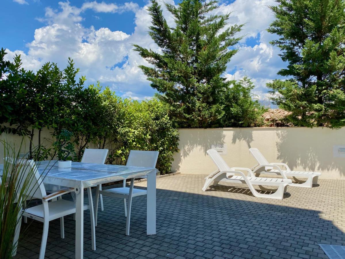 Private Pool And Mediterranean Garden Apt Mia Šilo Exterior foto