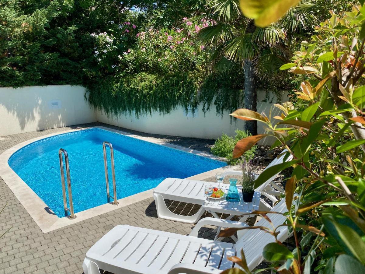 Private Pool And Mediterranean Garden Apt Mia Šilo Exterior foto